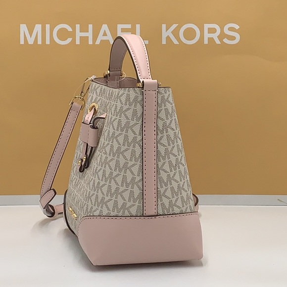 MICHAEL KORS
Mercer Small Logo Bucket crossbody Bag Powder Blush Multi Color - Picture 4 of 15
